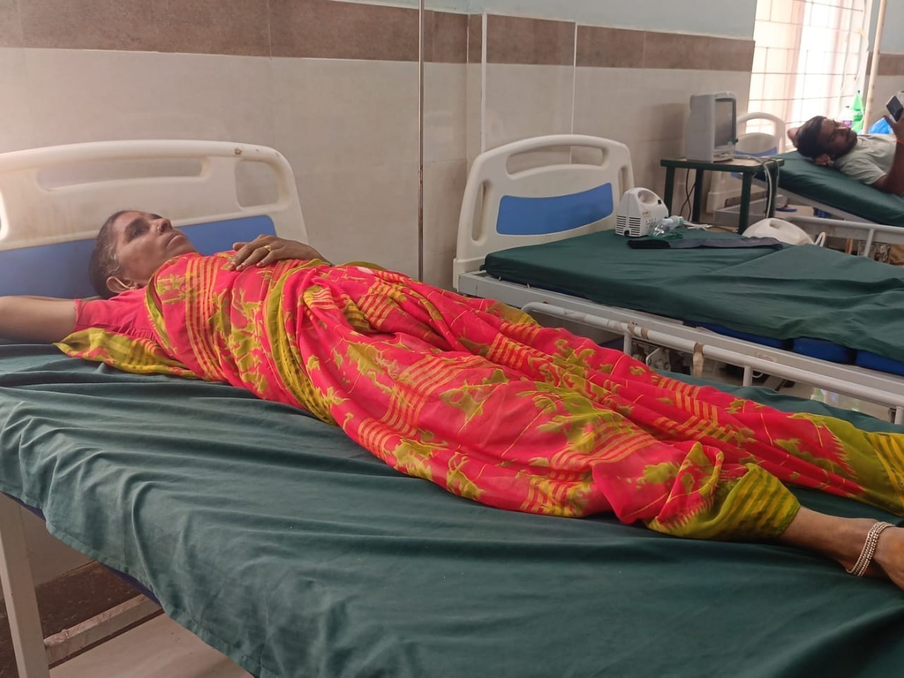 కుక్క తన ఇంటి ముందుకు వచ్చిందని యజమానురాలిపై దాడి