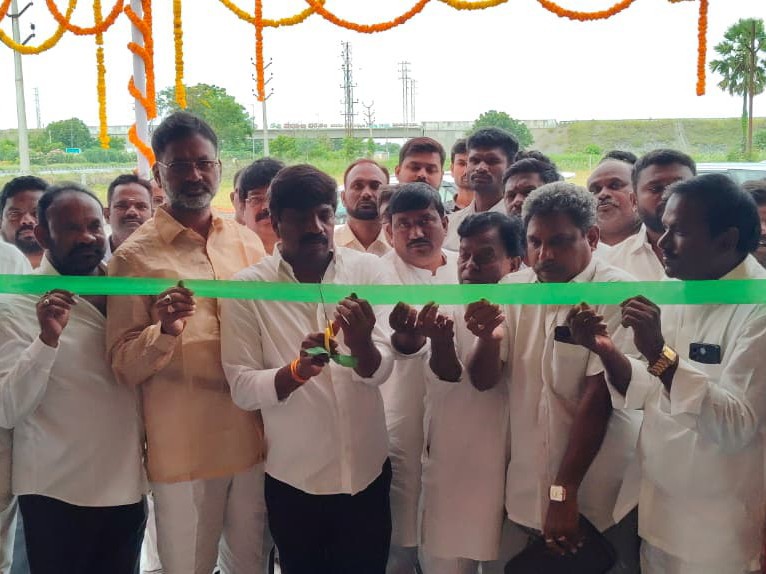 వినియోగదారులకు నాణ్యమైన సేవలు అందించాలి: ఎమ్మెల్యే