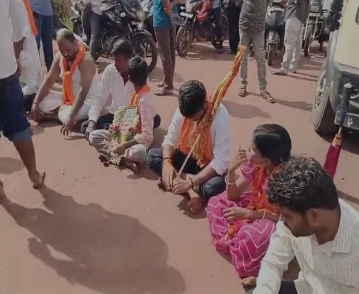 పరమేశ్వర గుట్ట వద్ద అక్రమ మైనింగ్‌పై భక్తుల నిరసన