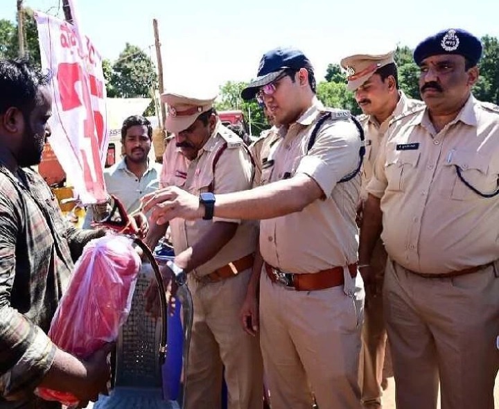 దుకాణాలను ఆకస్మికంగా తనిఖీ చేసిన జిల్లా ఎస్పీ