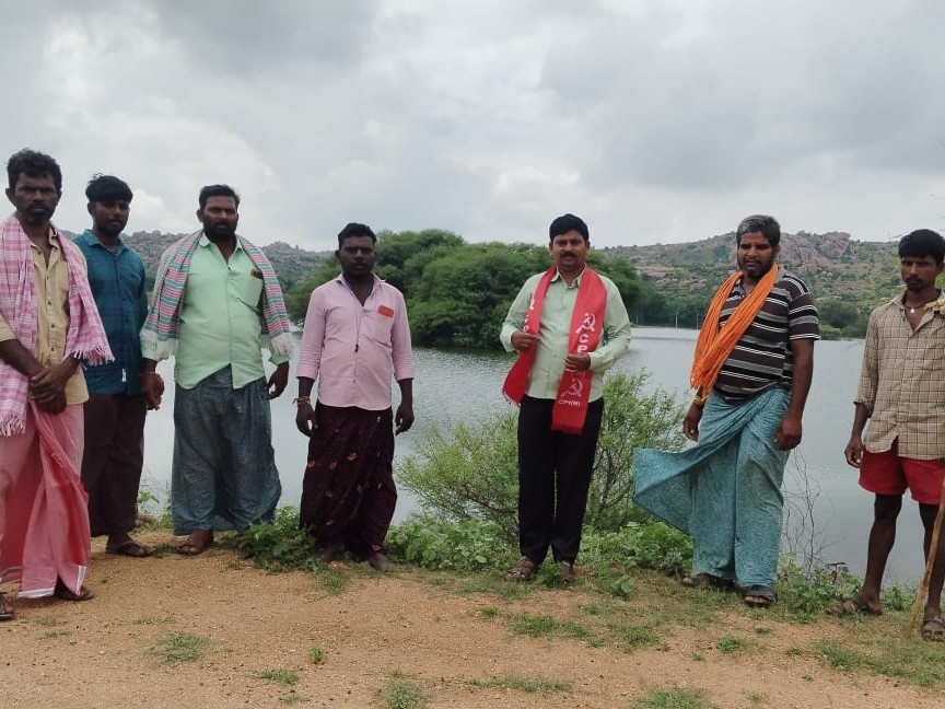 ‘ఆదోని ప్రాంత రైతులకు సాగునీరు అందించాలి’