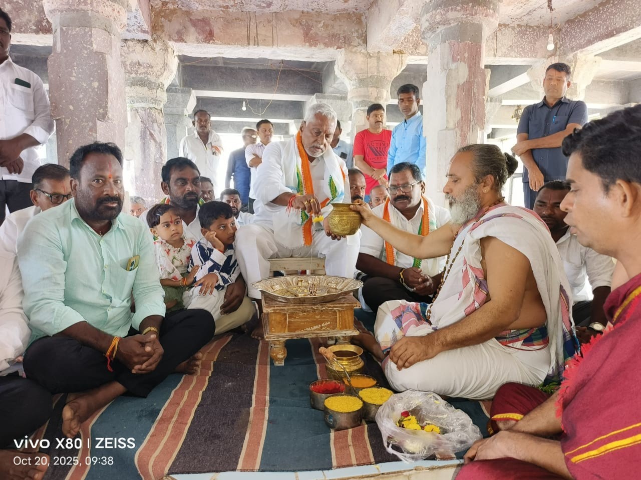 దీపావళి సందర్భంగా ప్రత్యేక పూజలు నిర్వహించిన మాజీ మంత్రి