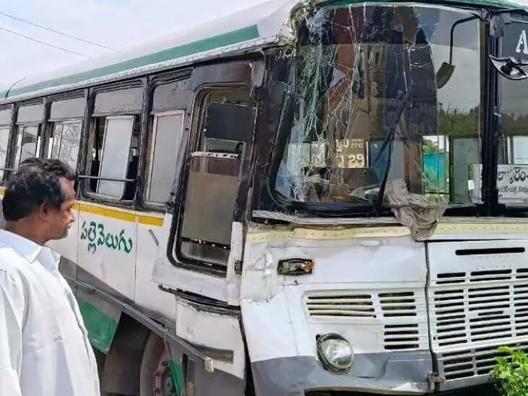 అలంఖాన్ పల్లె వద్ద రోడ్డు ప్రమాదం