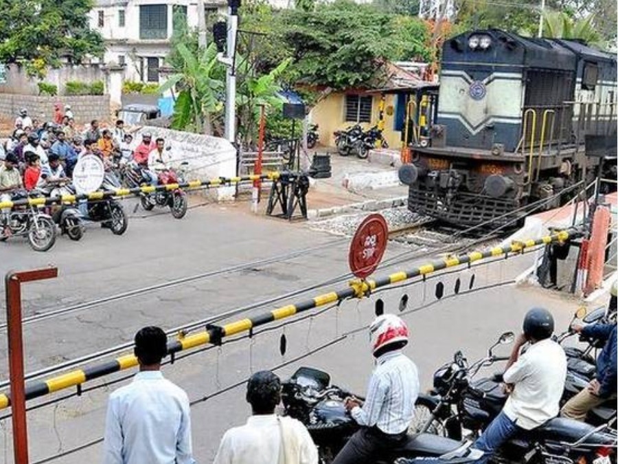 గౌతమ్ నగర్ డివిజన్‌లో రైల్వే గేట్ సమస్య..!