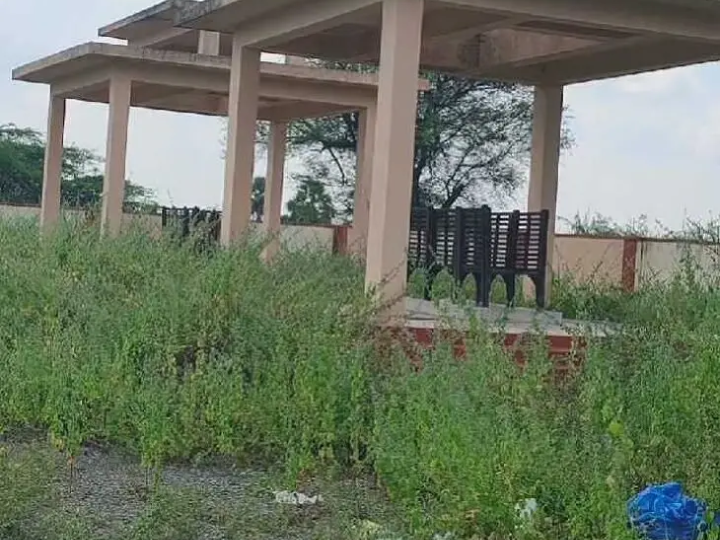 నిరుపయోగంగా మారిన వైకుంఠధామం