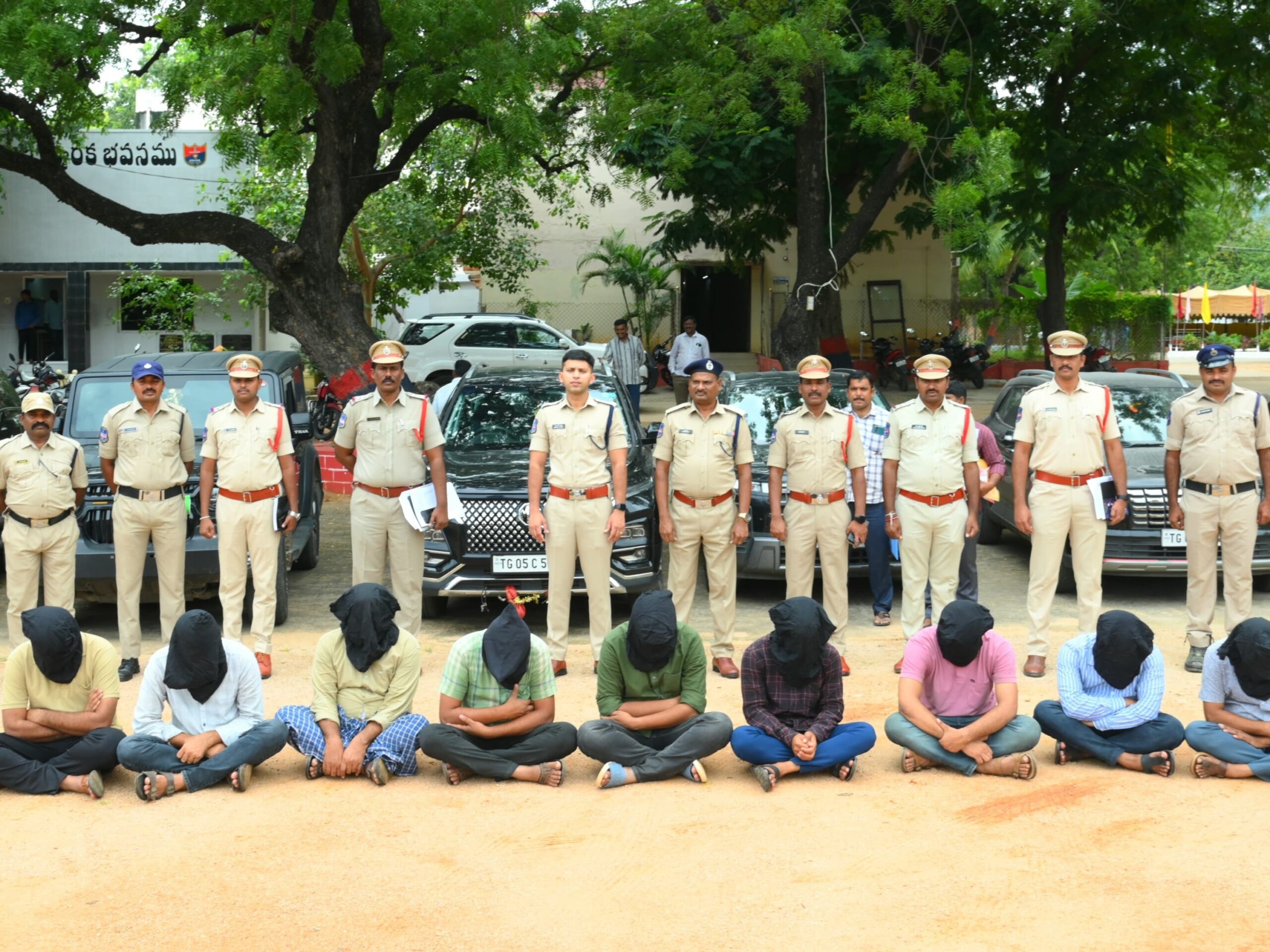 అధిక వడ్డీ పేరిట మోసం.. 9 మంది అరెస్ట్