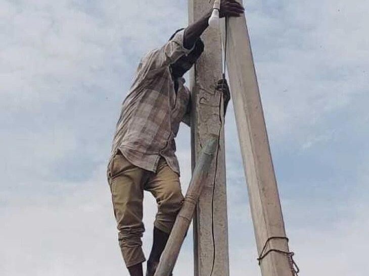 వీధి దీపాలకు మరమ్మతులు