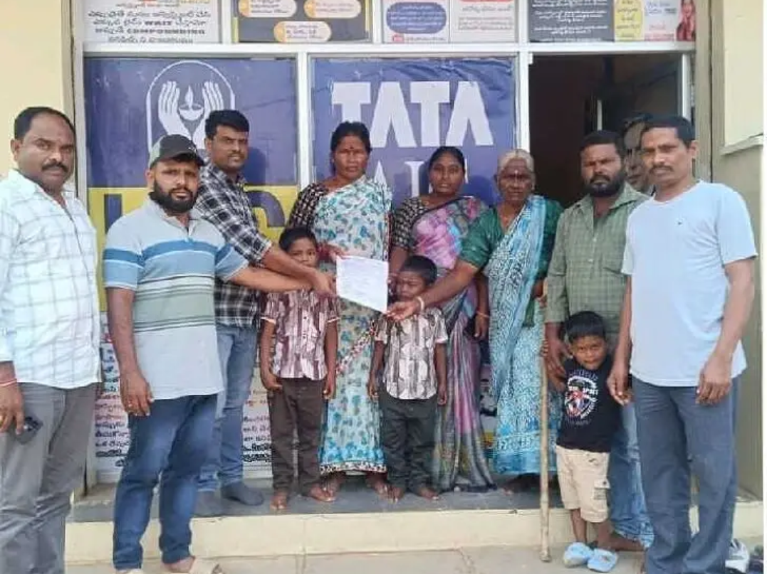 ‘మానవత్వాన్ని చాటిన స్నేహితులు’