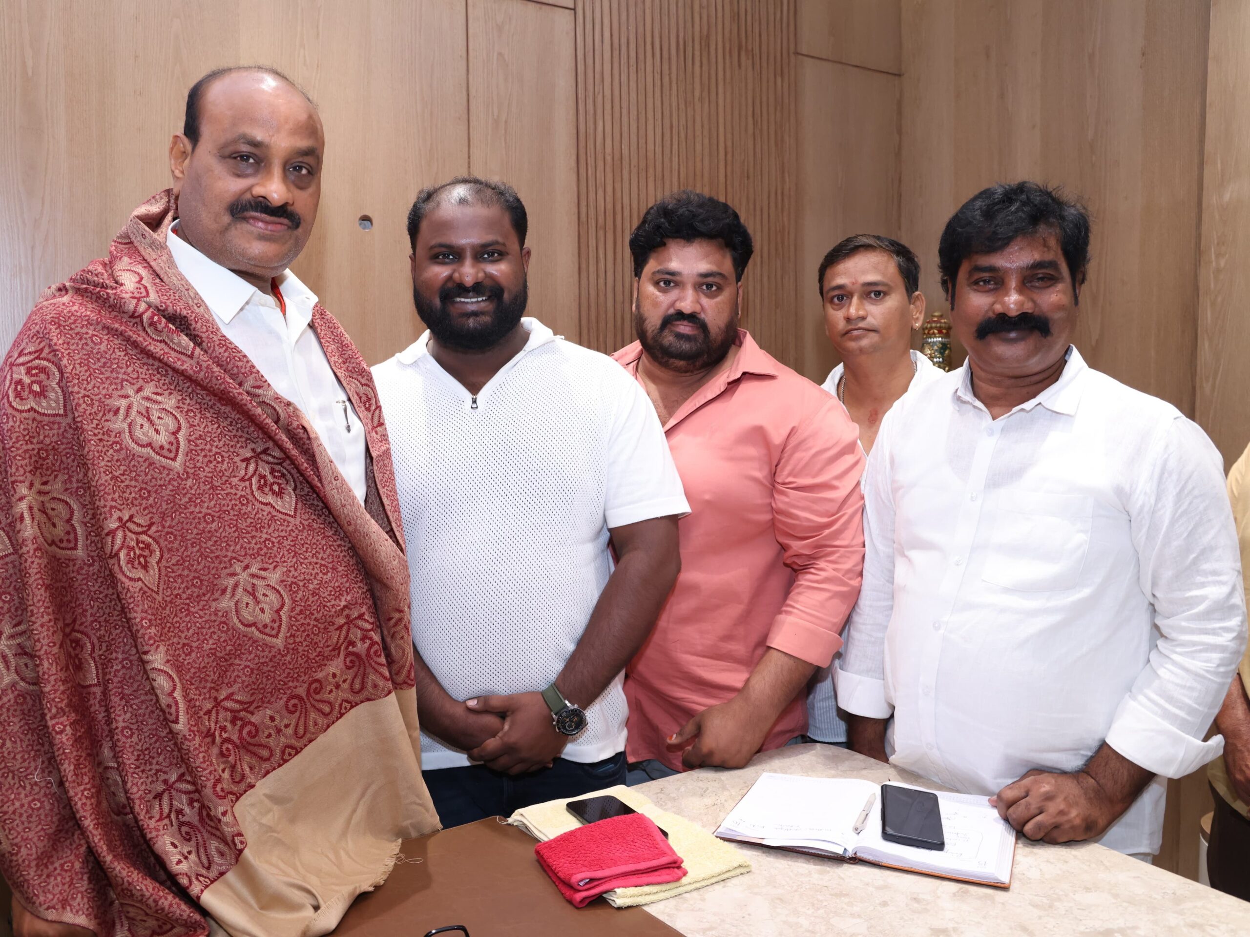 మంత్రి అచ్చెన్నను కలిసిన జిల్లా నగర అధ్యక్షులు