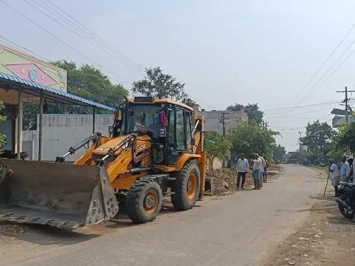 డబుల్ రోడ్డు నిర్మాణ  పనులు ప్రారంభం