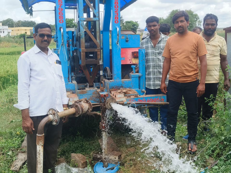 నూతన బోర్ మోటార్ ప్రారంభం