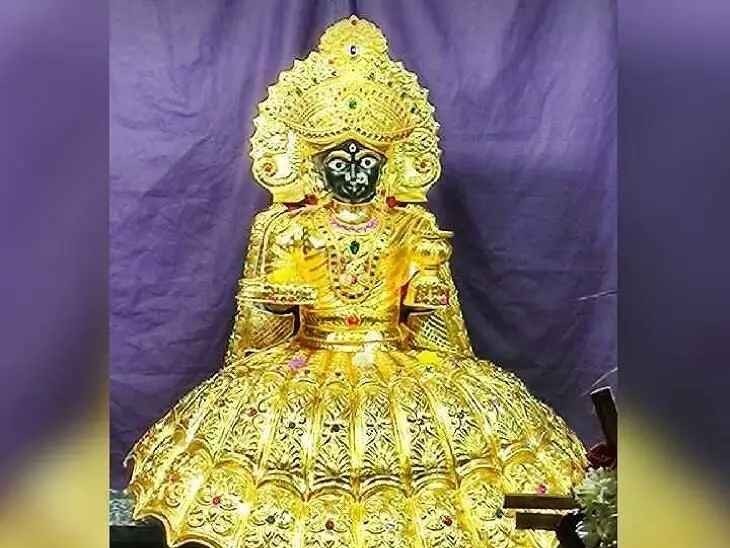 బంగారు చీరలో అన్నపూర్ణమ్మ దర్శనం