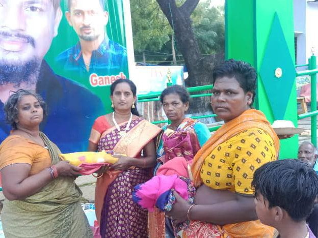 దీపావళి రోజున పేదలకు నూతన దుస్తుల పంపిణీ