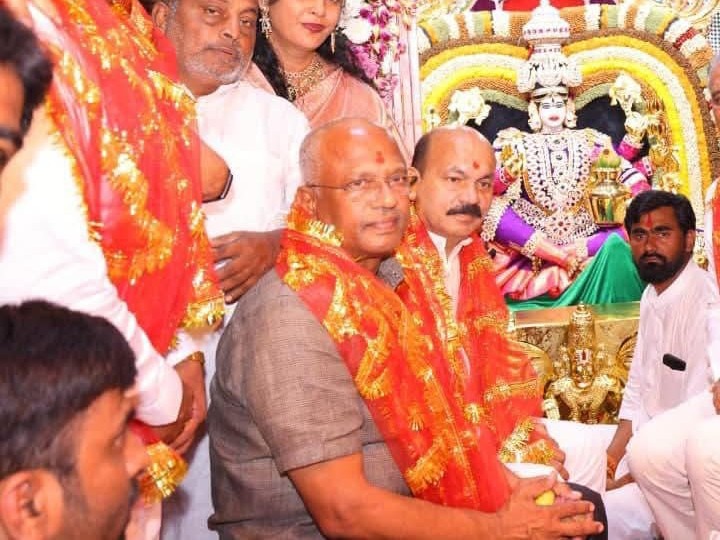 భాగ్యలక్ష్మి అమ్మవారికి మాజీ మంత్రి పూజలు