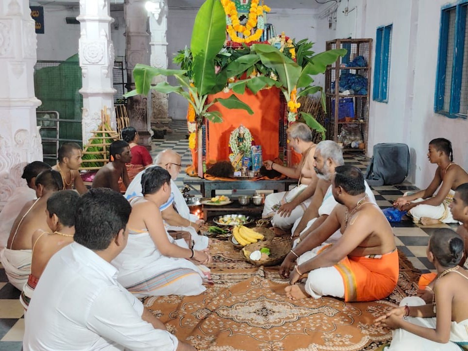 శ్రీ ధనలక్ష్మి అలంకరణలో సీతాదేవి భక్తులకు దర్శనం