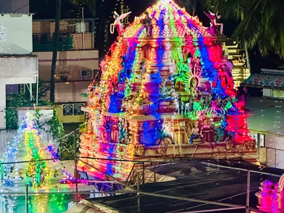 వీరేశ్వరస్వామి ఆలయానికి కార్తీక శోభ