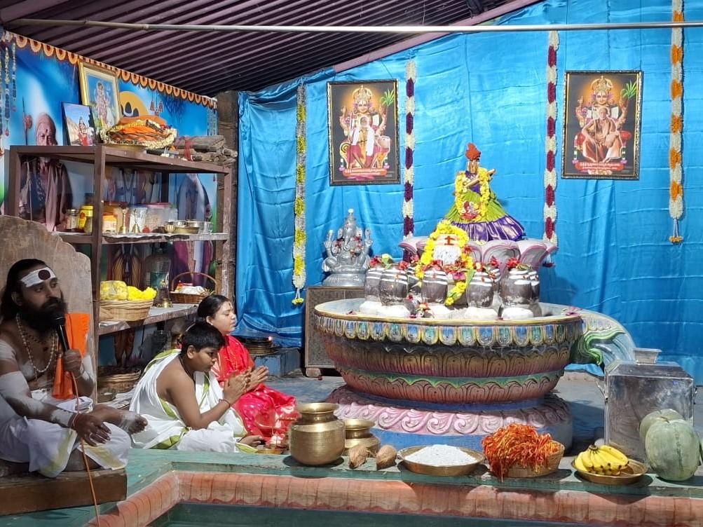 గురు దత్త ఆశ్రమంలో భస్మాభిషేకం