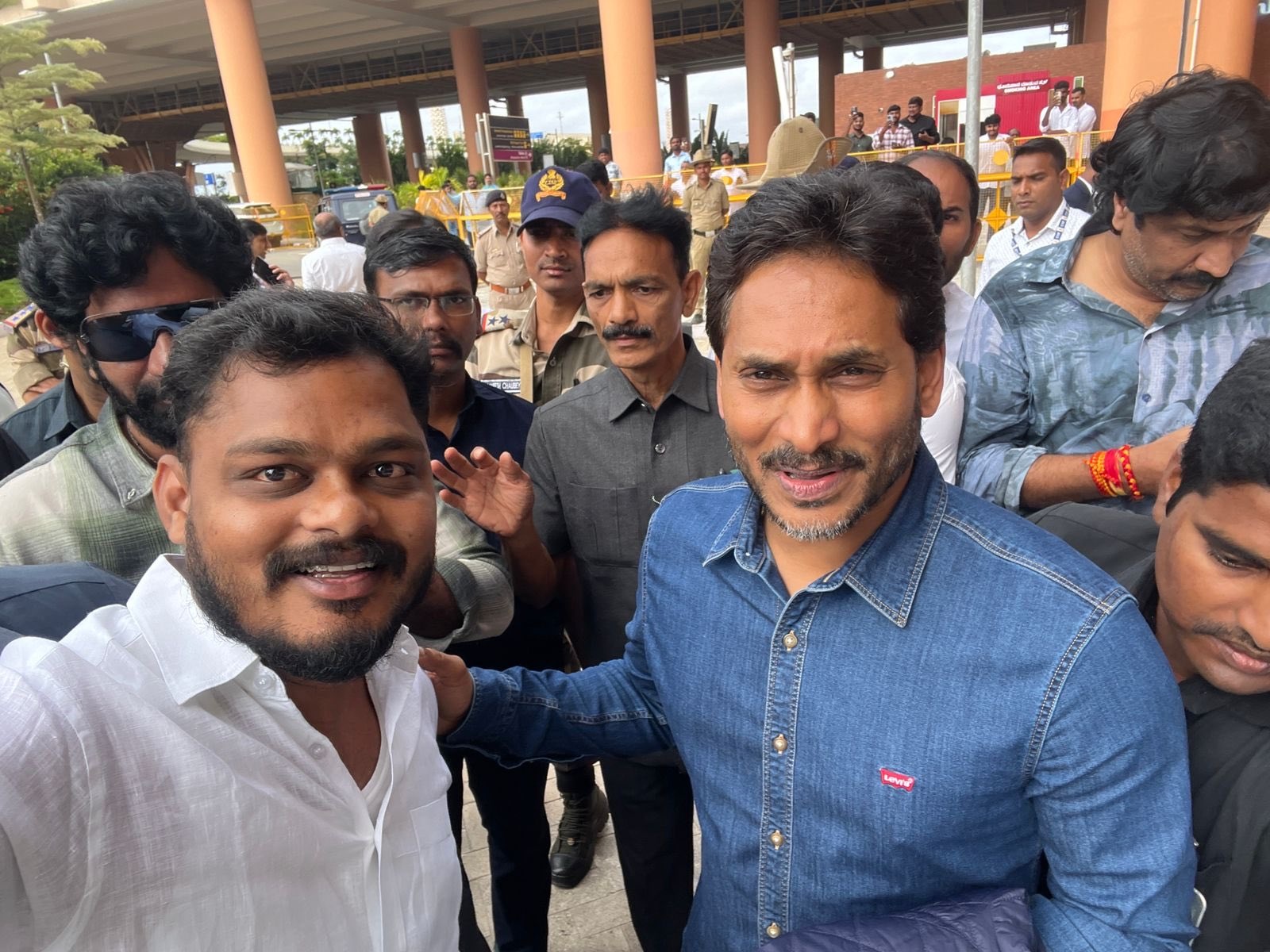 VIRAL: న్యూ లుక్‌లో YS జగన్