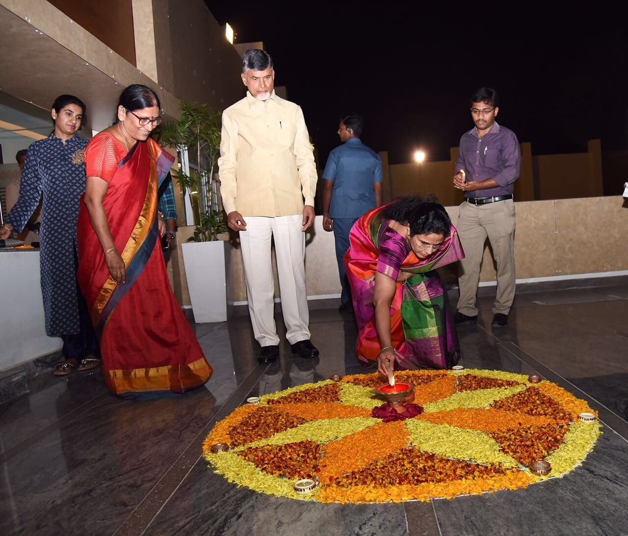 చంద్రబాబు నివాసంలో దీపావళి వేడుకలు
