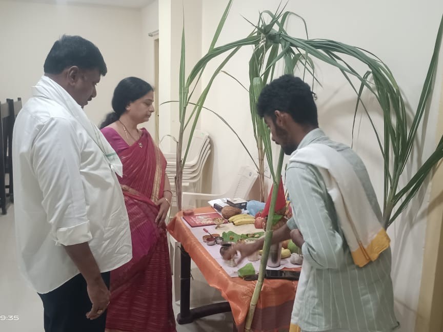 క్యాంప్ ఆఫీసులో ఎమ్మెల్యే దంపతుల లక్ష్మీ పూజలు