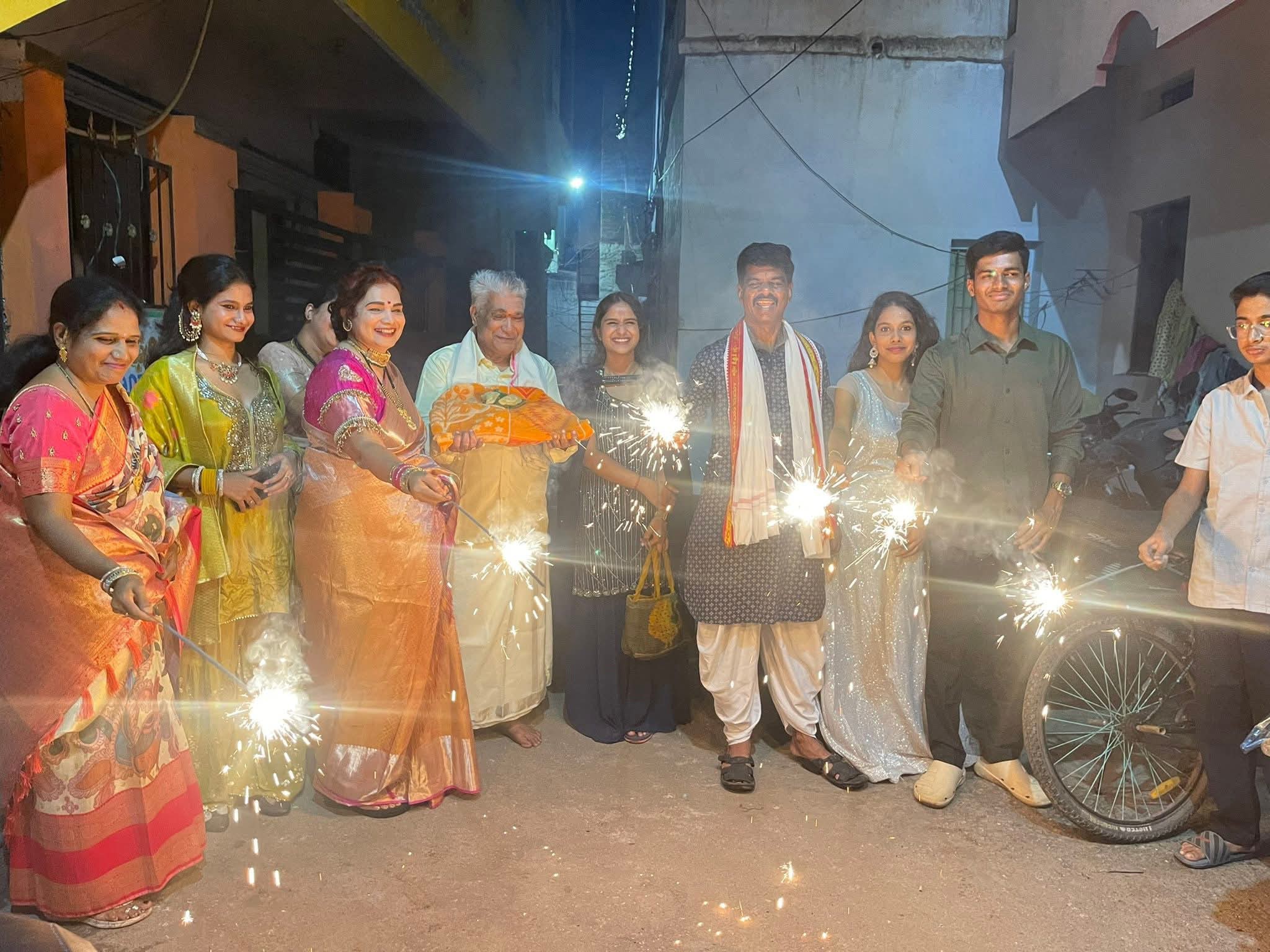 టపాకాయలు కాల్చిన గోరంట్ల మాధవ్