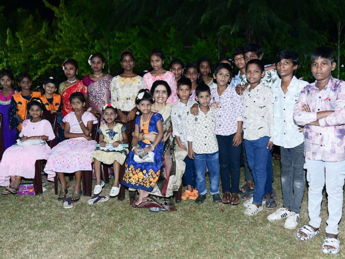 చిన్నారులతో భువనేశ్వరి దీపావళి వేడుకలు