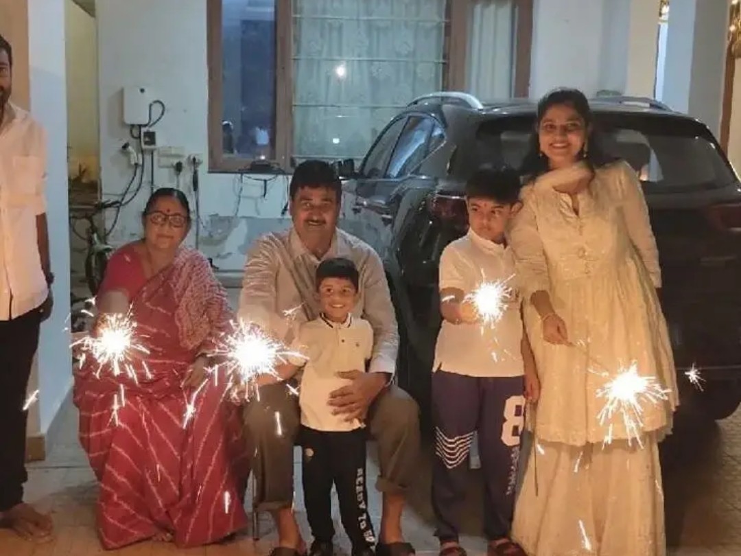 దీపావళి వేడుకల్లో వైసీపీ జిల్లా అధ్యక్షులు కృష్ణదాస్