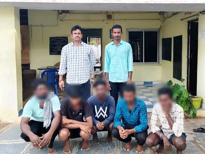 జూదగాళ్ళ శిబిరంపై పోలీసులు దాడి