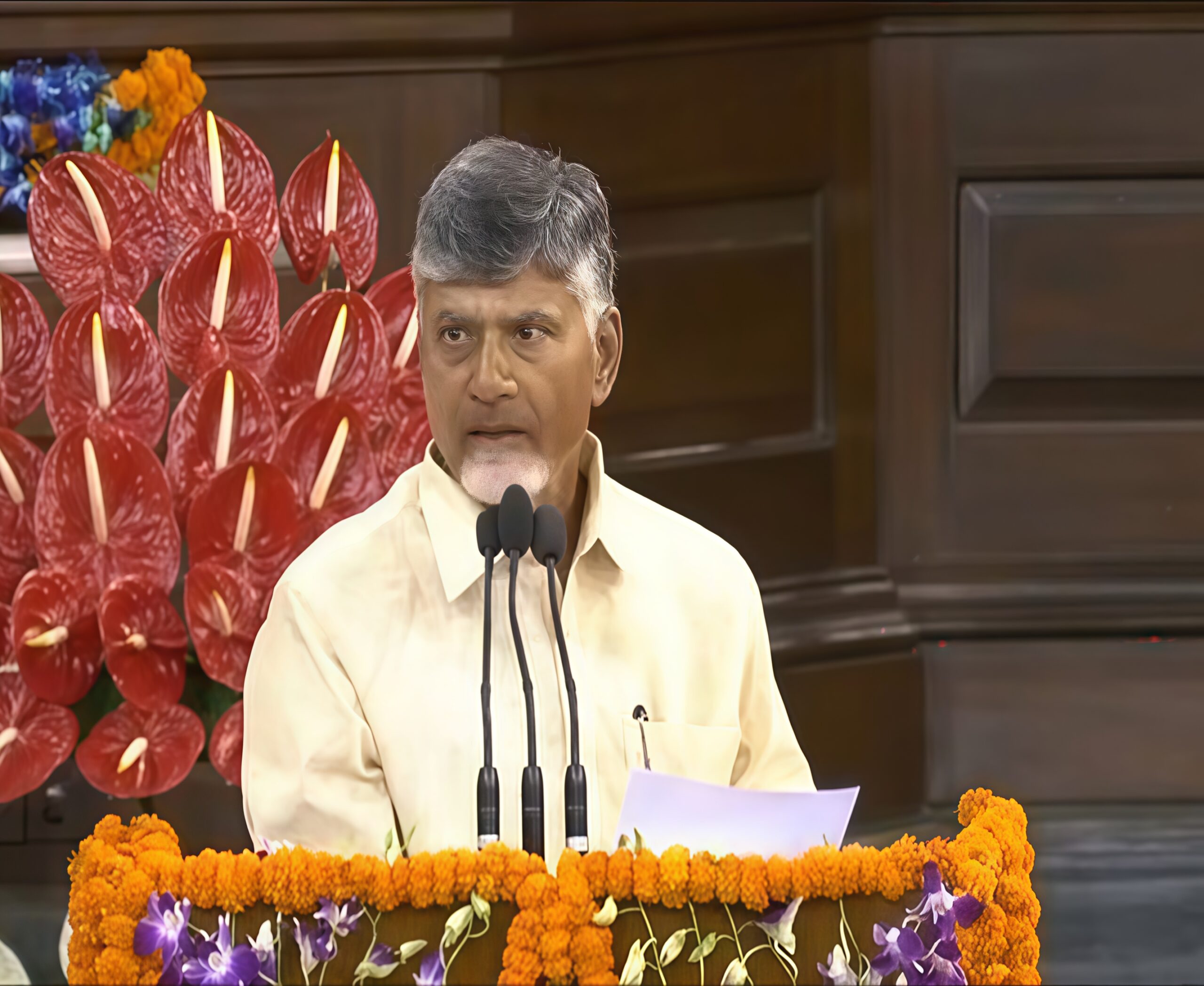 నేరస్థులు భయపడేలా పని చేయాలి: సీఎం