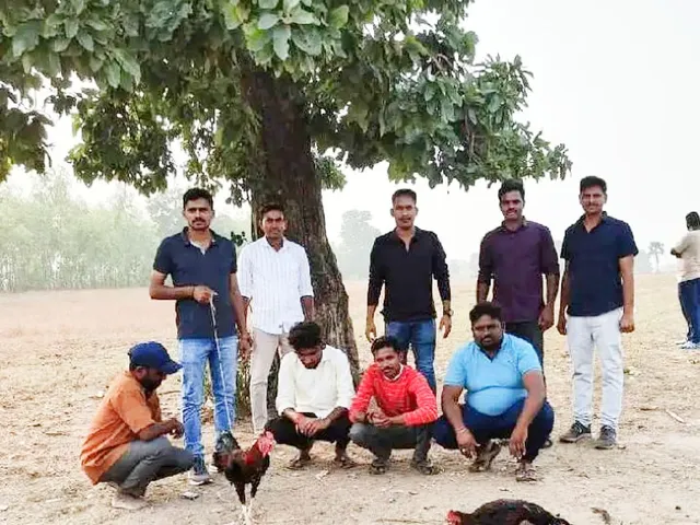 కోడిపందేలపై పోలీసుల దాడులు