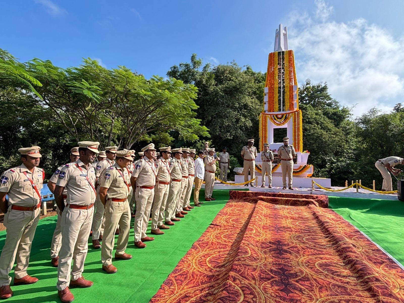 పోలీస్ అమరవీరుల త్యాగాలు మర్చిపోలేము: ఎస్పీ