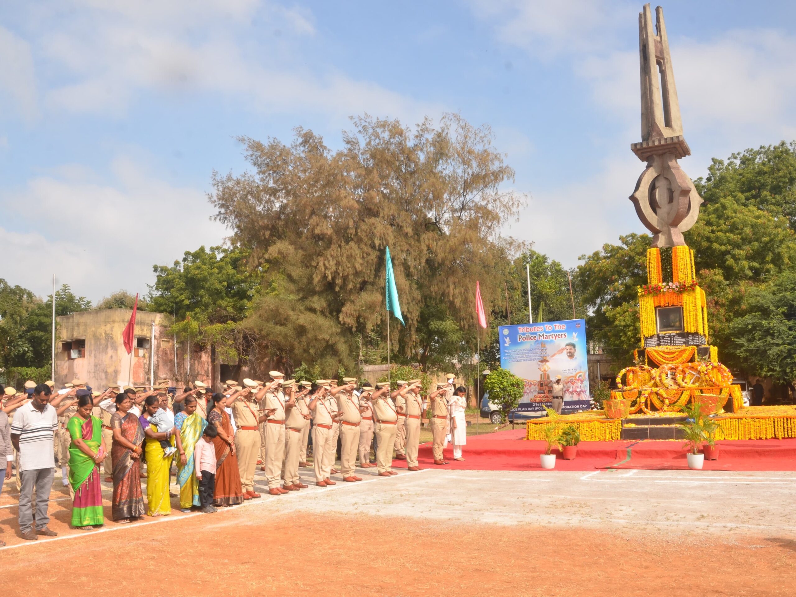 పోలీసు అమరవీరుల త్యాగాలు మర్చిపోలేం: కలెక్టర్