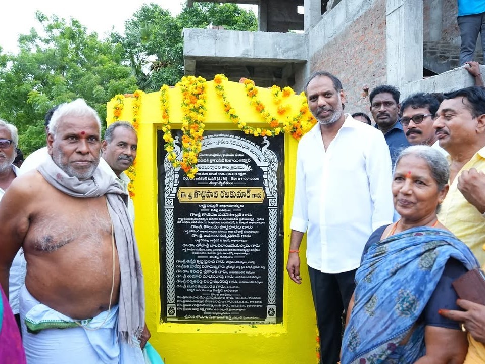 ‘గ్రామంలో ఎన్నడు లేని విధంగా అభివృద్ధి పనులు’