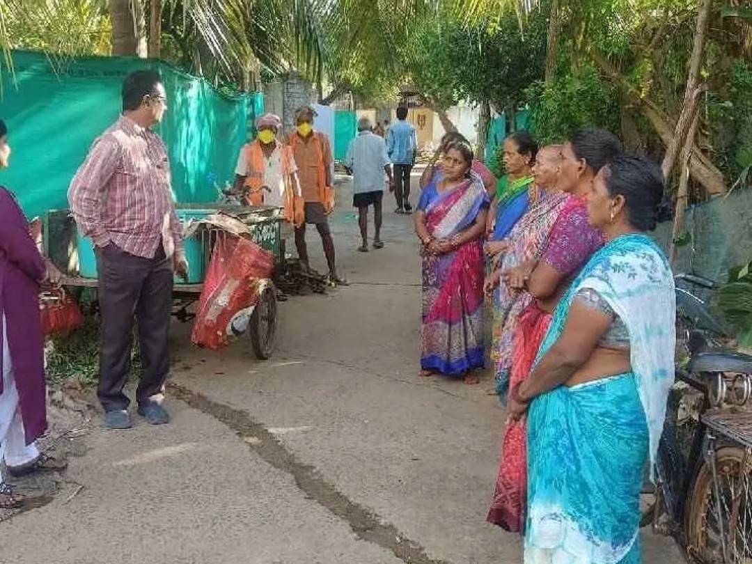 పారిశుద్ధ్య పనులను తనిఖీ చేసిన ఎంపీడీవో