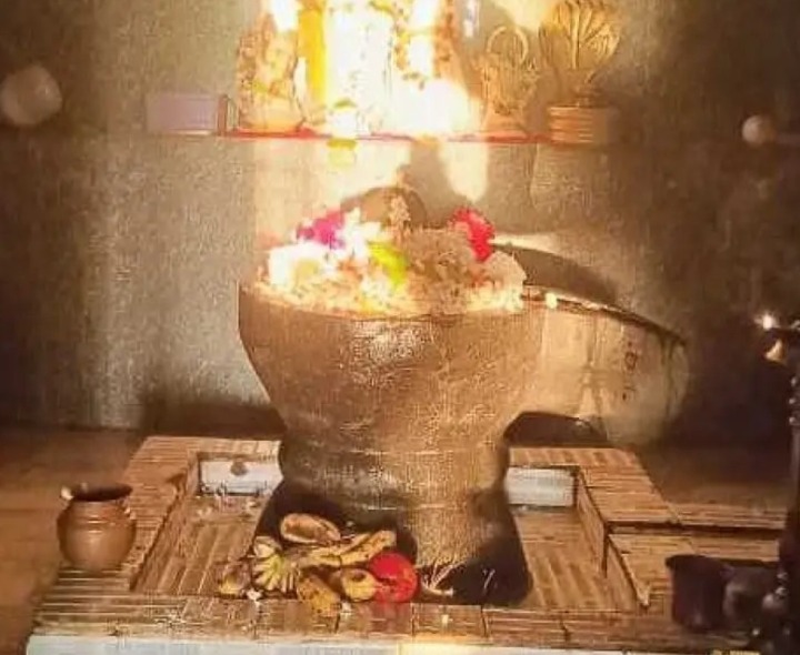 గురవాంలో శివలింగాన్ని తాకిన సూర్యకిరణాలు