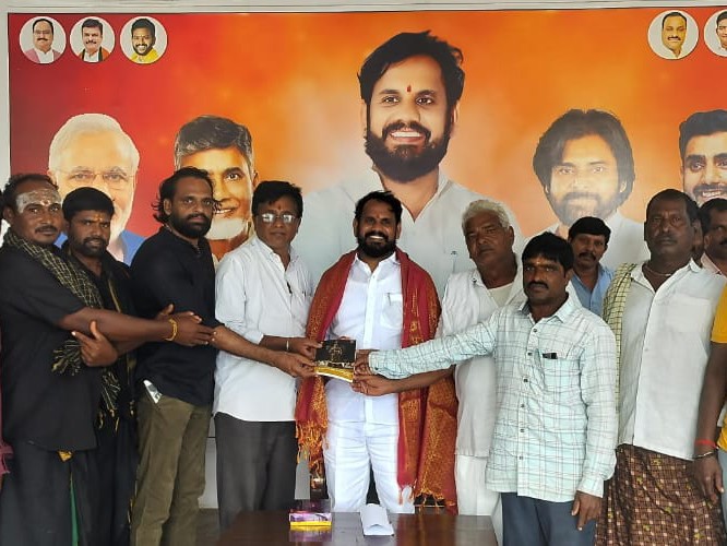 సమస్యలను పరిష్కరించేందుకు కృషి చేస్తా:  MLA