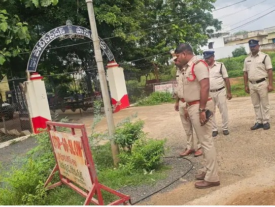 పొన్నాలూరు పోలీస్ స్టేషన్ తనిఖీ చేసిన సీఐ