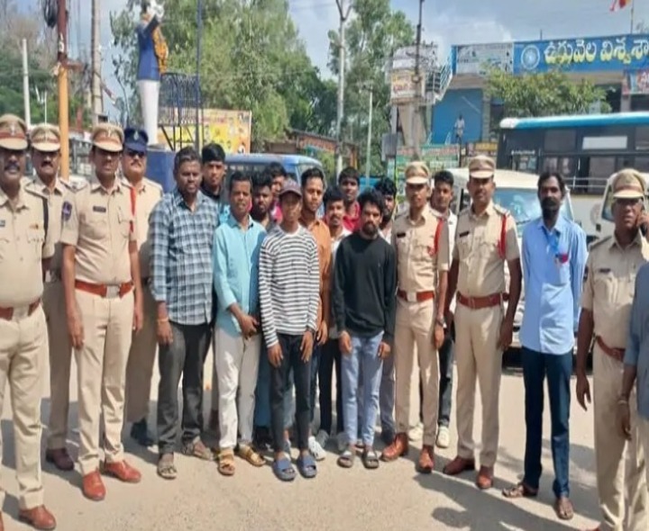 VIDEO: ఉట్నూరులో పోలీసు అమరులకు నివాళులు