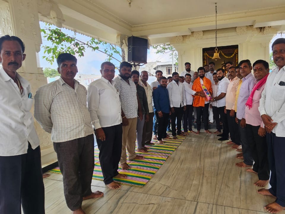 MLA అనిల్ జాదవ్‌ను కలిసిన ముత్నూర్ నాయకులు
