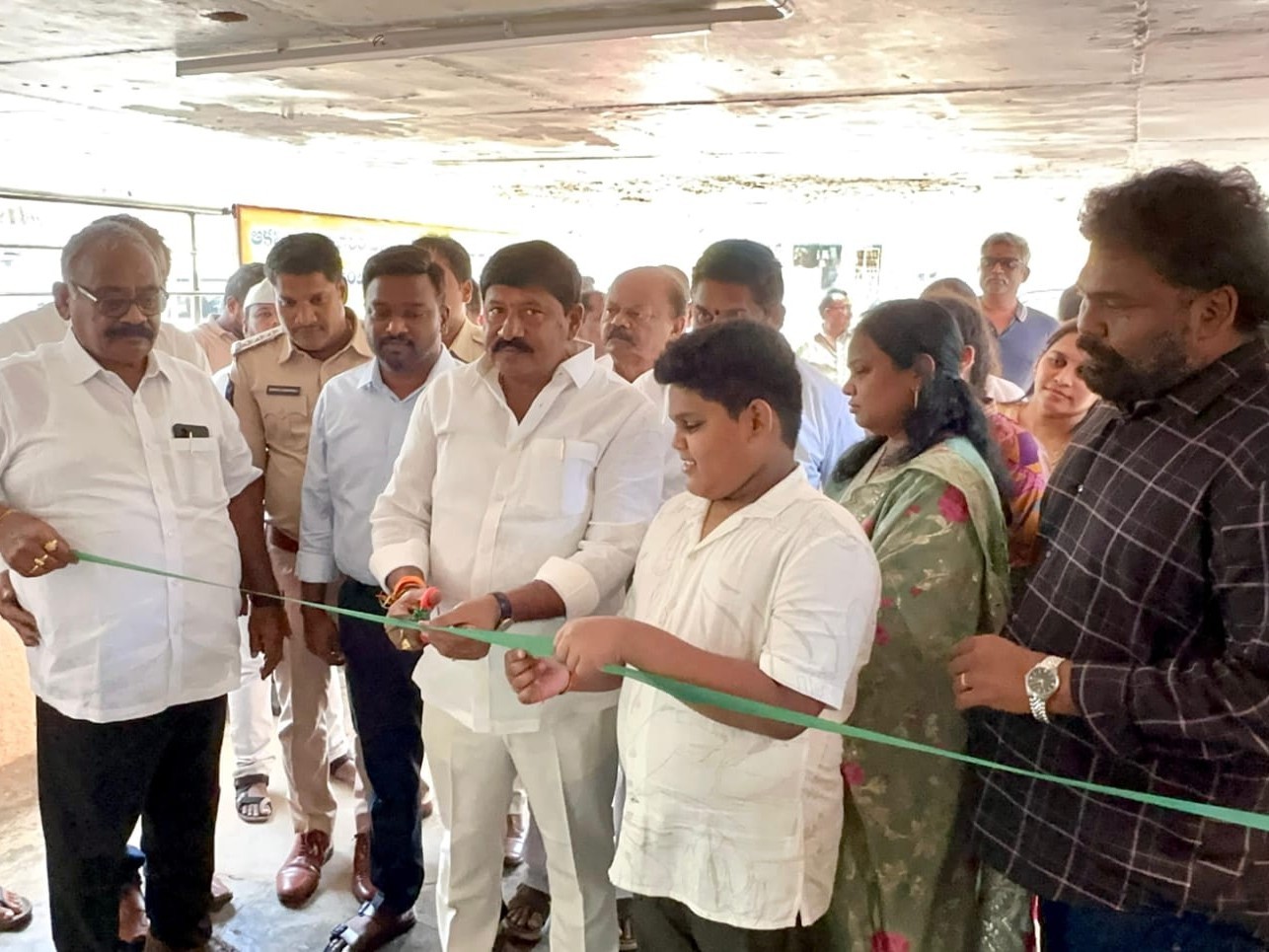 పేదల కోసం కమ్యూనిటీ ఫ్రిడ్జ్ ప్రారంభం