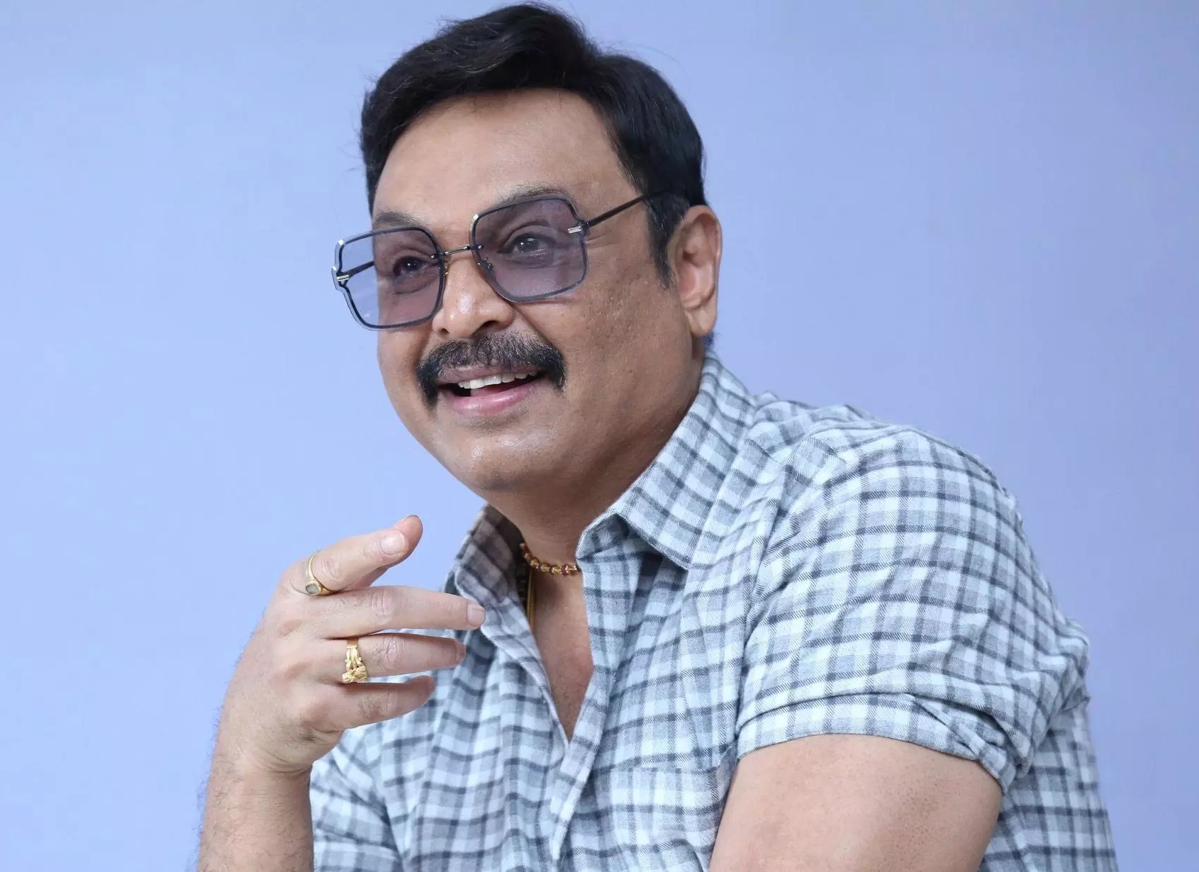 ఆర్టిస్టులకు గౌరవం కూడా ఇవ్వాలి: నరేశ్