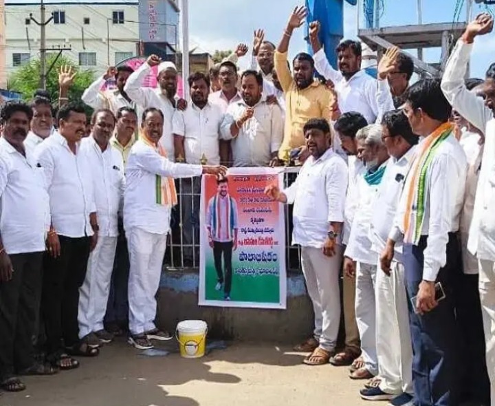CM చిత్రపటానికి పాలాభిషేకం చేసిన ఎమ్మెల్యే