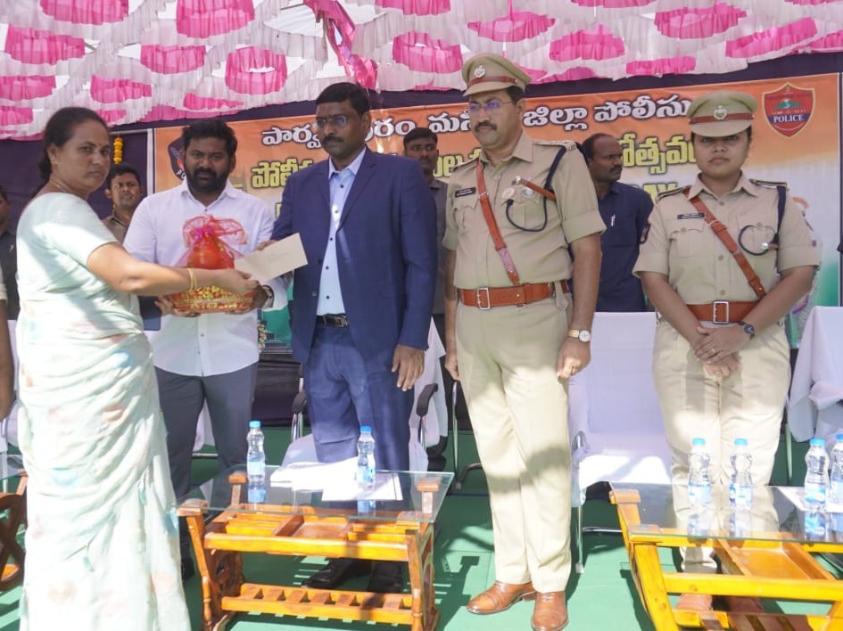 ‘శాంతిభద్రతల పరిరక్షణలో పోలీసుల పాత్ర అభినందనీయం’
