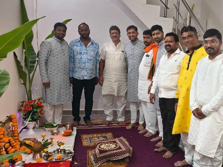 లక్ష్మీ పూజలో పాల్గొన్న MLA హరీష్ బాబు