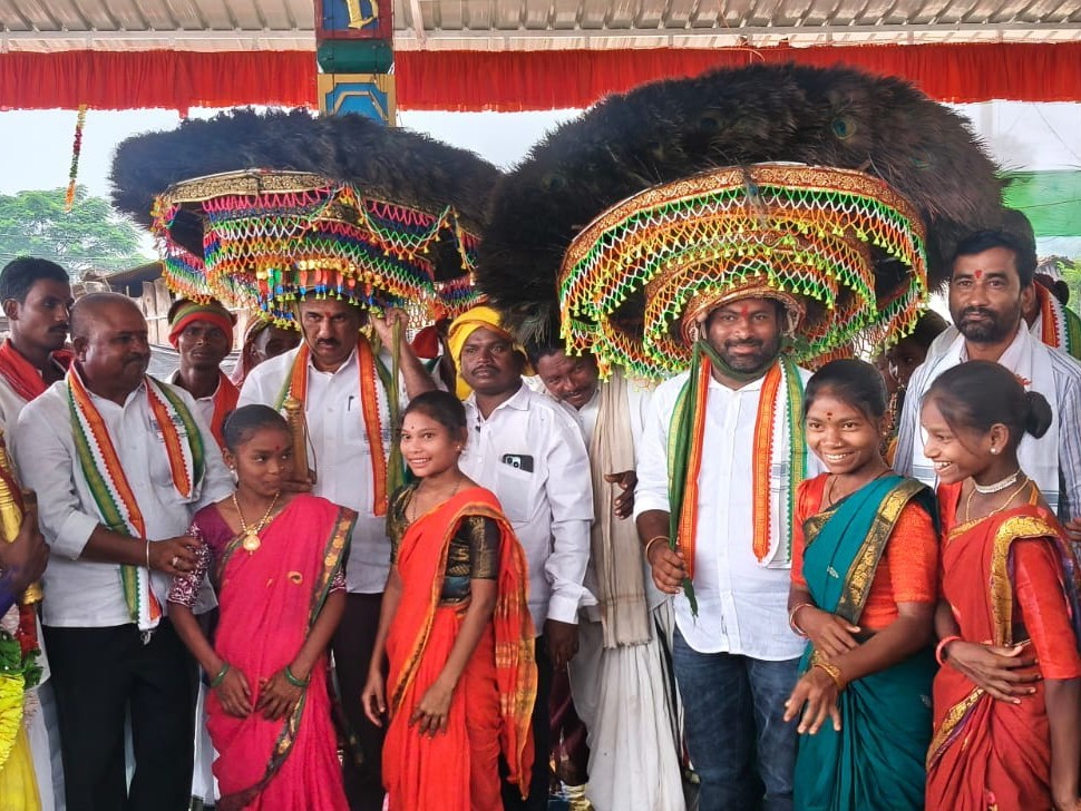 దండారి ఉత్సవాలలో పాల్గొన్న మాజీ మంత్రి