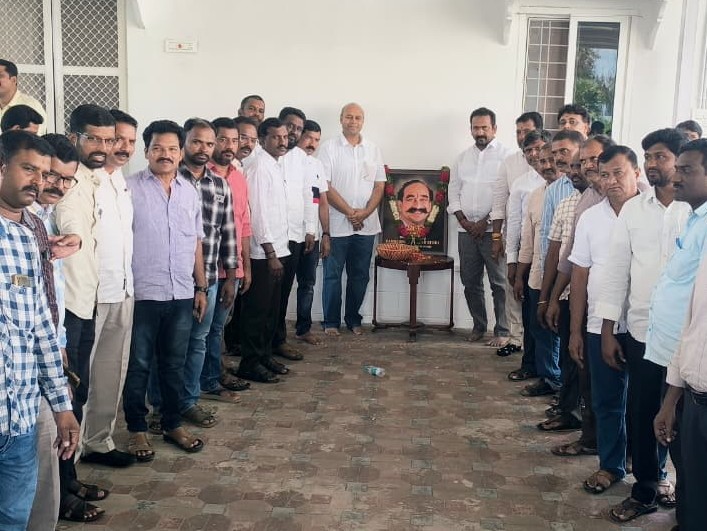 దామోదర్ రెడ్డికి నివాళులర్పించిన ఎమ్మెల్సీ