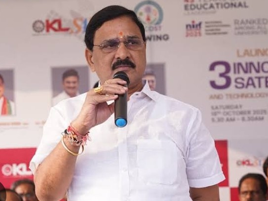 పోలీసుల సేవలు అభినందనీయం: మంత్రి