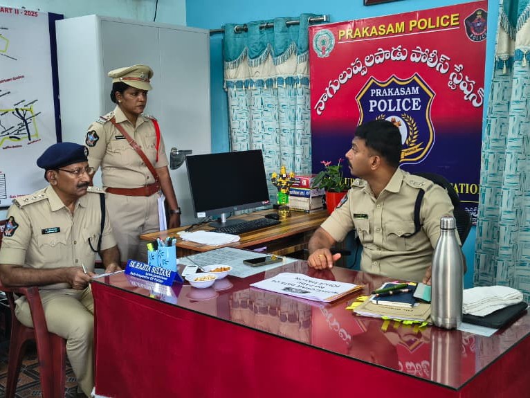 పలు పోలీస్ స్టేషన్‌లను తనిఖీ చేసిన ఎస్పీ