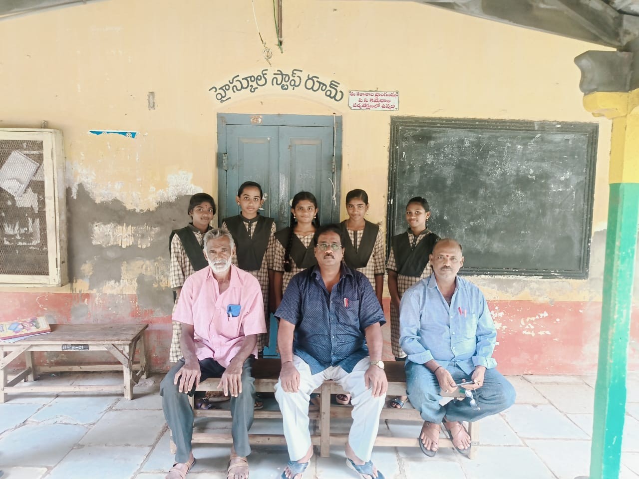 వాలీబాల్ జిల్లా జట్టుకు చల్లపల్లి బాలికలు