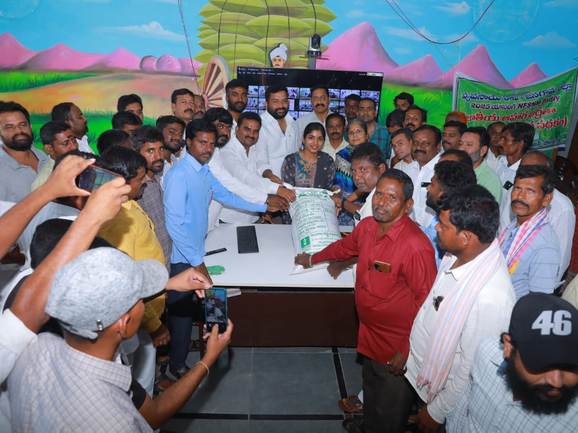 రైతులకు సబ్సిడీ విత్తనాల పంపిణీ